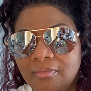 Meet your Posher, Adrina